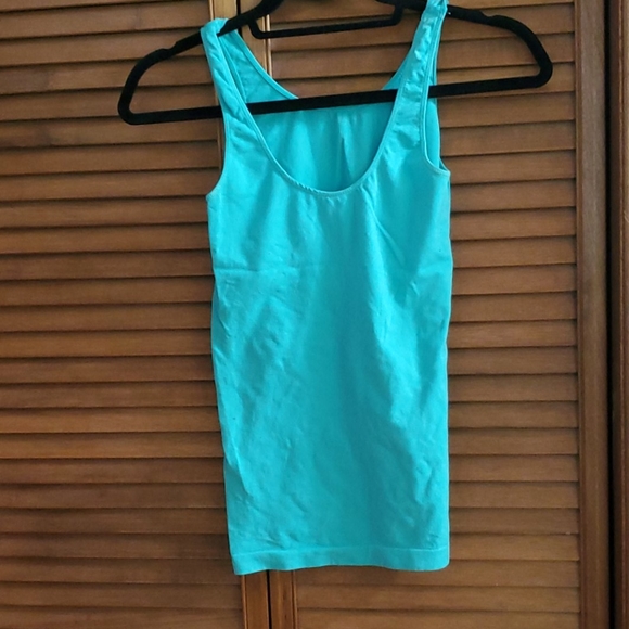 THE Perfect Layering Tanks - Picture 2 of 4